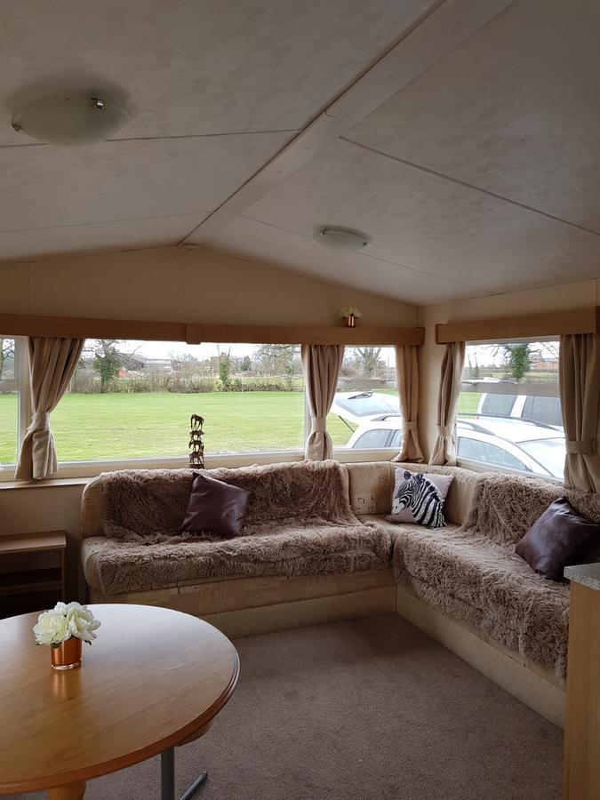 Pitch & Canvas - Self Catering At Broad Oak Farm Hotel Tattenhall Kültér fotó